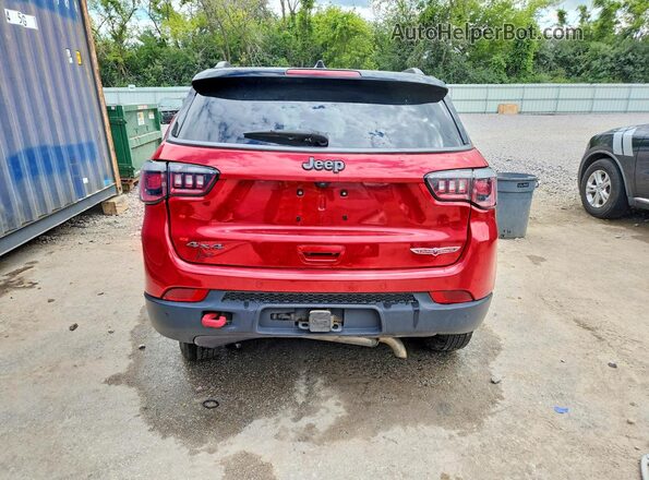 3C4NJDDB9JT151171 2018 JEEP COMPASS Red უკანა ხედი