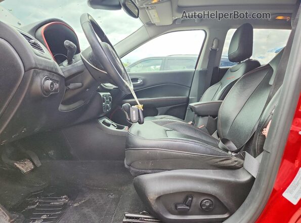 3C4NJDDB9JT151171 2018 JEEP COMPASS Red წინა სალონის ხედი