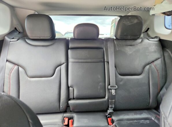 3C4NJDDB9JT151171 2018 JEEP COMPASS Red უკანა სავარძლების ხედი