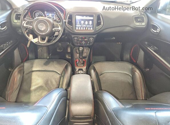 3C4NJDDB9MT583540 2021 JEEP COMPASS Красный Вид панели приборов