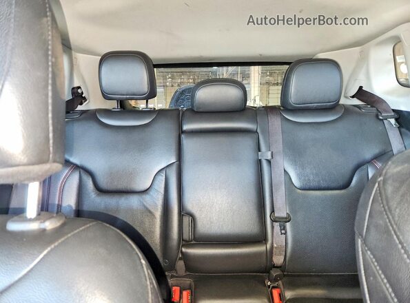 3C4NJDDB9MT583540 2021 JEEP COMPASS Красный Вид задних сидений