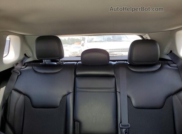3C4NJDDBXKT740053 2019 JEEP COMPASS White Rear seats view