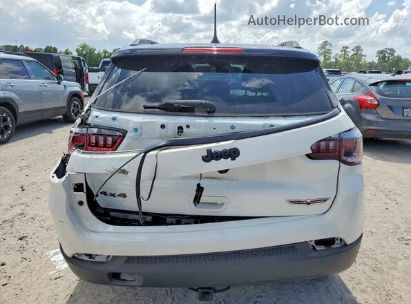 3C4NJDDBXKT740053 2019 JEEP COMPASS White Rear view