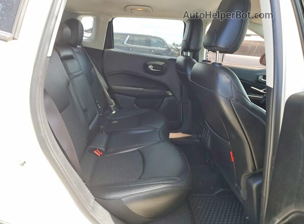 3C4NJDDBXKT740053 2019 JEEP COMPASS White Rear interior view