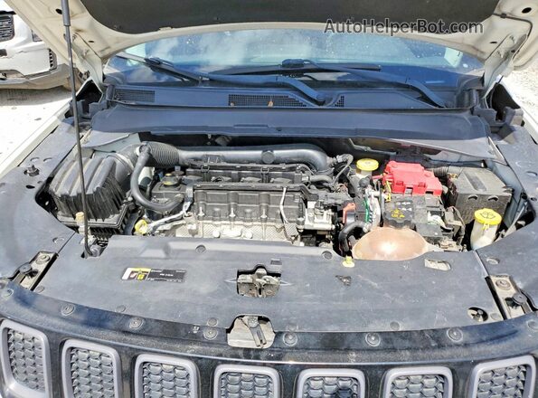 3C4NJDDBXKT740053 2019 JEEP COMPASS White Engine compartment view