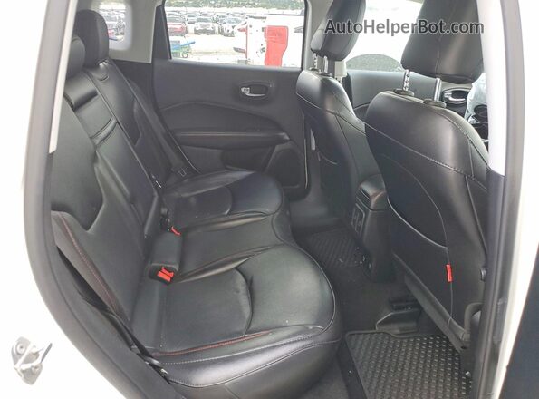 3C4NJDDBXKT790466 2019 JEEP COMPASS White Вид задніх сидінь