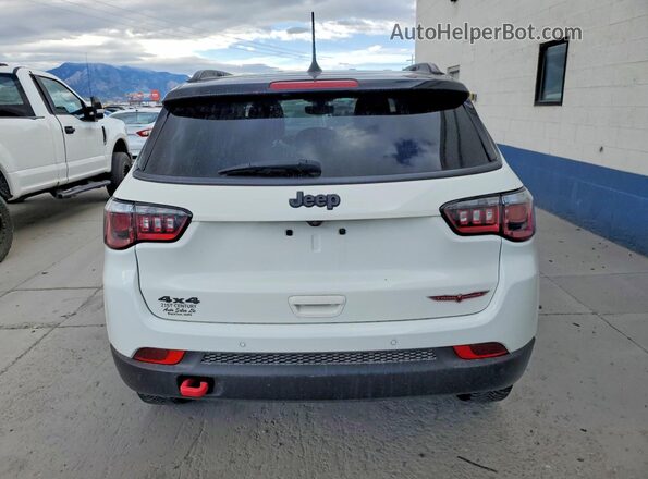 3C4NJDDBXKT790466 2019 JEEP COMPASS White Вид ззаду
