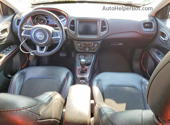3C4NJDDBXLT221988 2020 JEEP COMPASS Серый Вид панели приборов