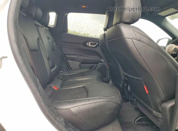 3C4NJDDN2RT595093 2024 JEEP COMPASS White Вид задньої частини салону