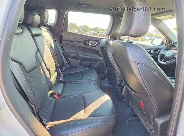 3C4NJDDN3RT581266 2024 JEEP COMPASS White Vista interior trasera