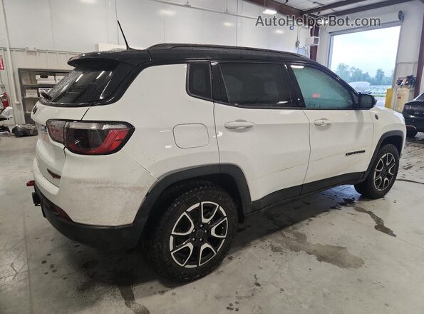 3C4NJDDN3ST521557 2025 JEEP COMPASS Белый Задняя правая четверть