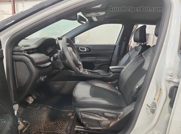 3C4NJDDN3ST521557 2025 JEEP COMPASS Белый Вид салона спереди