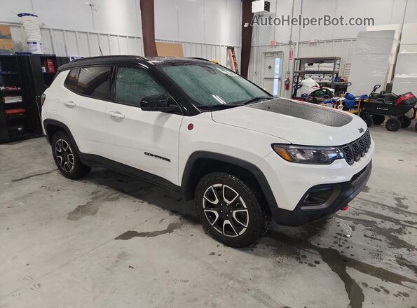 3C4NJDDN3ST521557 2025 JEEP COMPASS Белый Передняя правая четверть