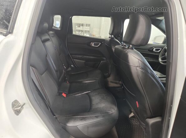3C4NJDDN3ST521557 2025 JEEP COMPASS Белый Вид задней части салона