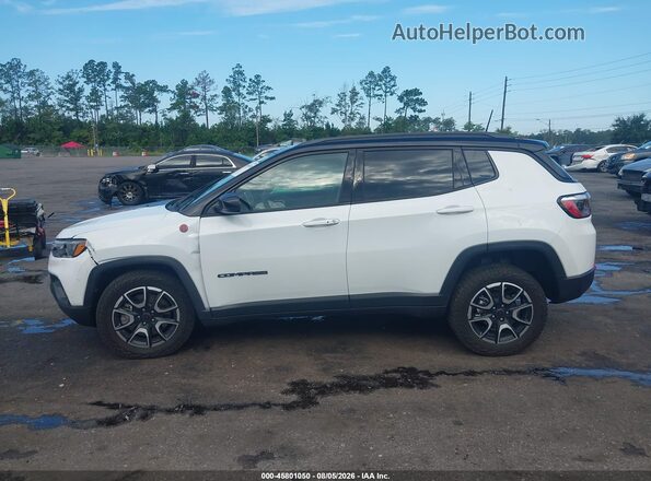 3C4NJDDN3ST532669 2025 JEEP COMPASS White Widok wnętrza 360 stopni