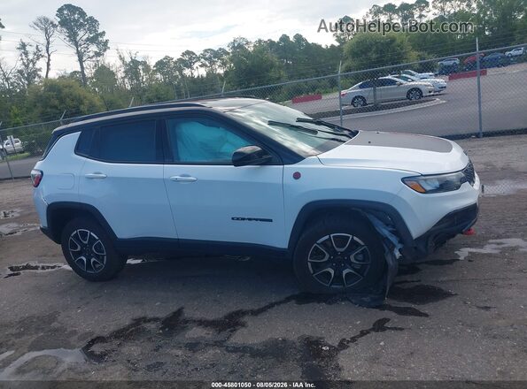 3C4NJDDN3ST532669 2025 JEEP COMPASS White Widok wnętrza z tyłu