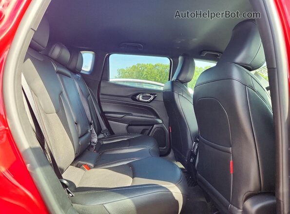 3C4NJDDN3ST556700 2025 JEEP COMPASS Red უკანა სალონის ხედი