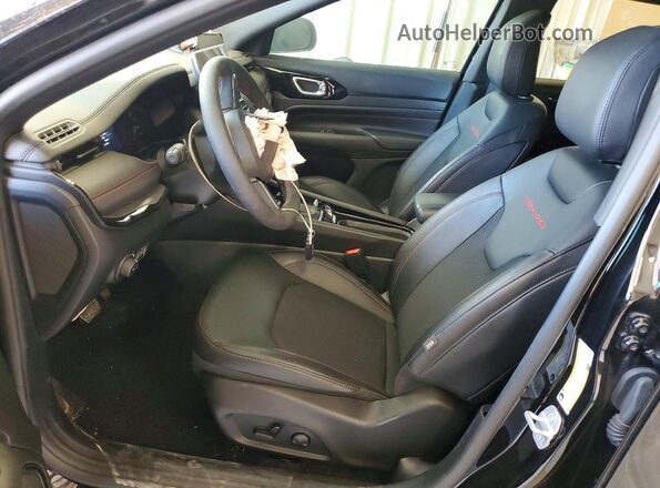 3C4NJDDN3TT195230 2026 JEEP COMPASS Black Вид салону спереду