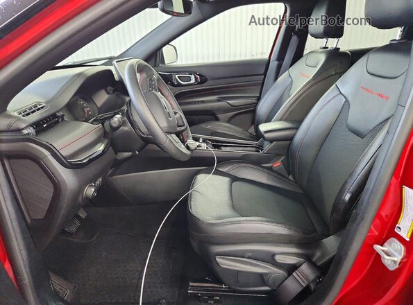 3C4NJDDN5ST532446 2025 JEEP COMPASS Red Front interior view