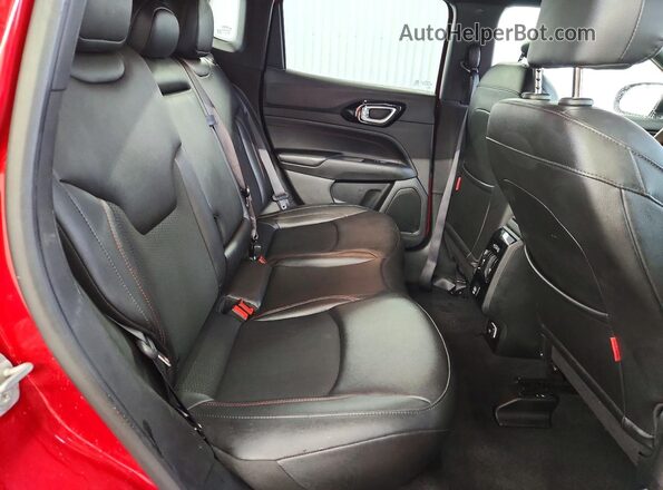 3C4NJDDN5ST532446 2025 JEEP COMPASS Red Rear interior view