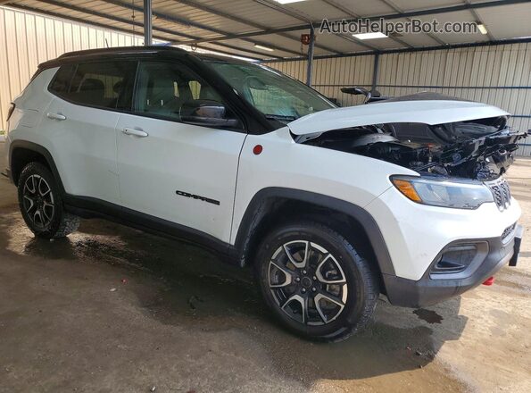 3C4NJDDN5ST558772 2025 JEEP COMPASS Белый Передняя правая четверть