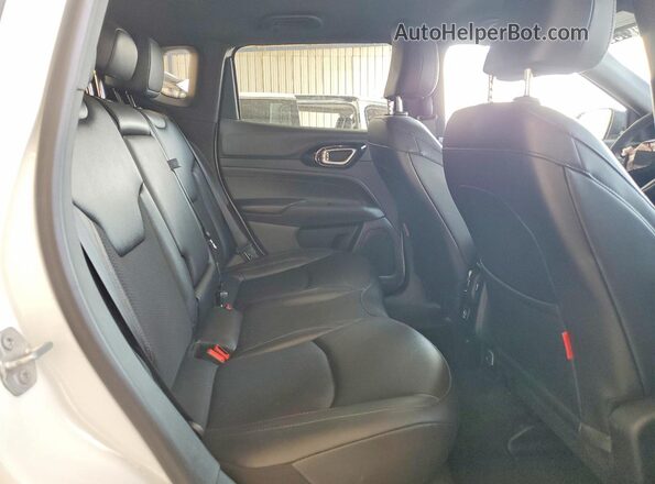 3C4NJDDN5ST558772 2025 JEEP COMPASS Белый Вид задней части салона