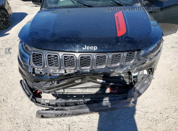 3C4NJDDN6RT137489 2024 JEEP COMPASS Black ძრავის განყოფილების ხედი