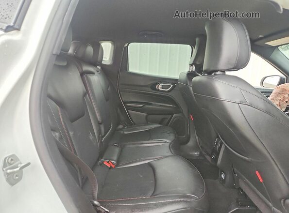 3C4NJDDN6ST619014 2025 JEEP COMPASS White Widok wnętrza z tyłu