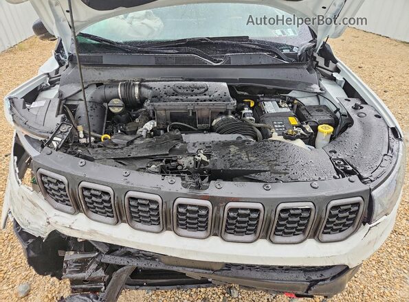 3C4NJDDN6ST619014 2025 JEEP COMPASS White Widok komory silnika