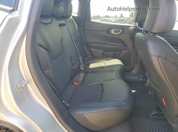 3C4NJDDN6TT192726 2026 JEEP COMPASS Silver Rear interior view