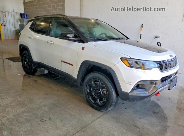 3C4NJDDN7RT589533 2024 JEEP COMPASS White Delantero derecho