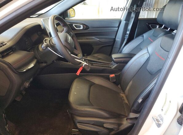 3C4NJDDN7RT589533 2024 JEEP COMPASS White Vista interior delantera