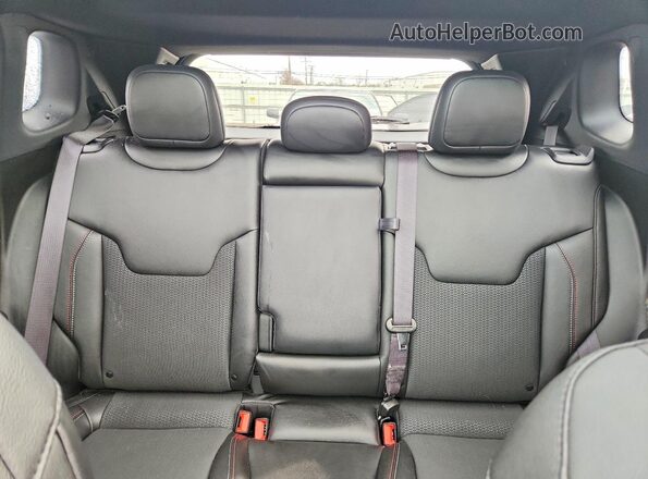 3C4NJDDN8RT590724 2024 JEEP COMPASS Gray Widok tylnych siedzeń