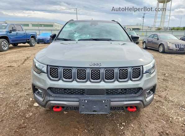 3C4NJDDN8RT590724 2024 JEEP COMPASS Gray Widok z przodu