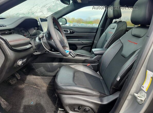3C4NJDDN8RT590724 2024 JEEP COMPASS Gray Widok wnętrza z przodu