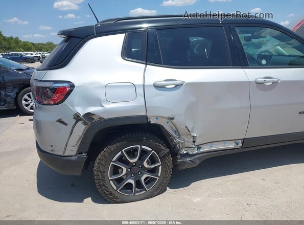3C4NJDDN8ST551167 2025 JEEP COMPASS Серебряный Вид спереди