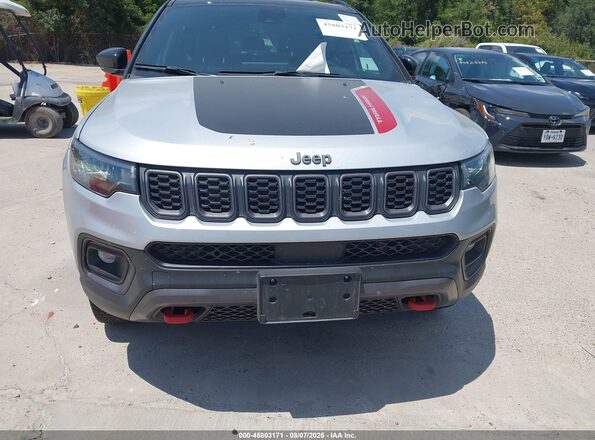 3C4NJDDN8ST551167 2025 JEEP COMPASS Серебряный Вид задней части салона