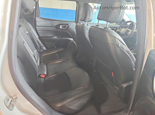 3C4NJDDN9ST564123 2025 JEEP COMPASS White Вид задньої частини салону