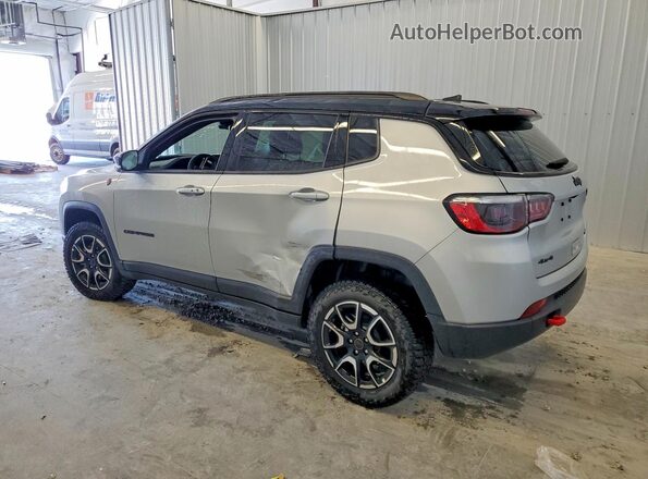3C4NJDDN9ST618973 2025 JEEP COMPASS Silver Задня ліва чверть