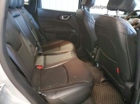 3C4NJDDN9ST618973 2025 JEEP COMPASS Silver Вид задньої частини салону