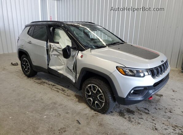 3C4NJDDN9ST618973 2025 JEEP COMPASS Silver Панорамний вид салону 360°
