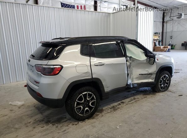 3C4NJDDN9ST618973 2025 JEEP COMPASS Silver 