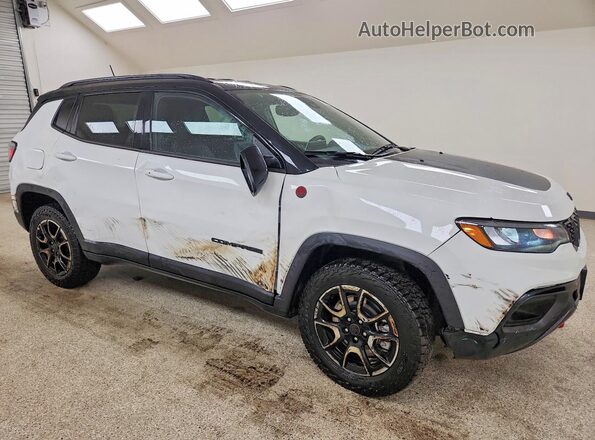 3C4NJDDN9TT187777 2026 JEEP COMPASS White Вид салону спереду