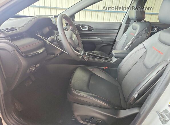 3C4NJDDN9TT187777 2026 JEEP COMPASS White Вид підкапотного простору