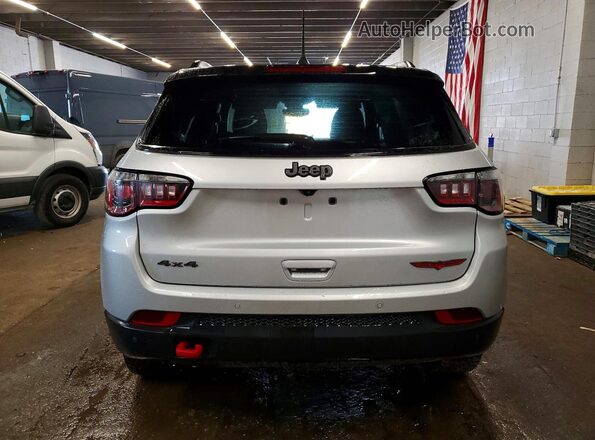 3C4NJDDNXST590374 2025 JEEP COMPASS Серебряный Вид сзади