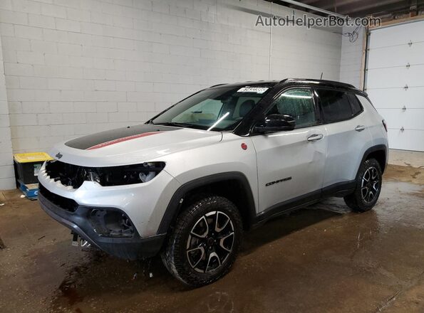 3C4NJDDNXST590374 2025 JEEP COMPASS Серебряный 