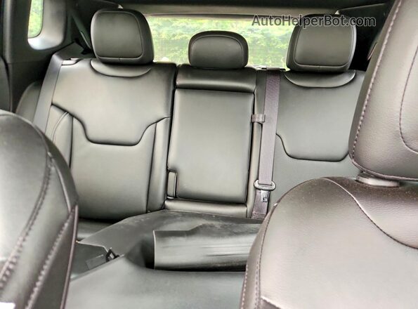 3C4NJDEB0MT563188 2021 JEEP COMPASS Red Vista de los asientos traseros