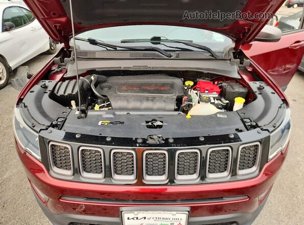 3C4NJDEB0MT563188 2021 JEEP COMPASS Red Vista del compartimento del motor