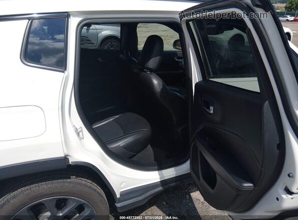 3C4NJDEB5MT550386 2021 JEEP COMPASS White VIN կոդի պիտակի տեսք