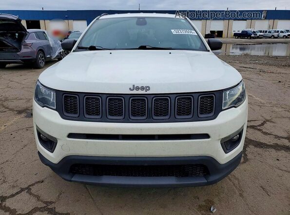 3C4NJDEB8MT513428 2021 JEEP COMPASS Белый Вид спереди